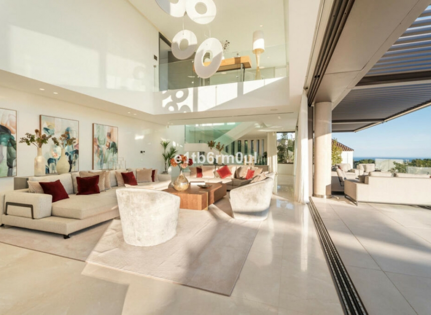 Resale - House -
La Quinta