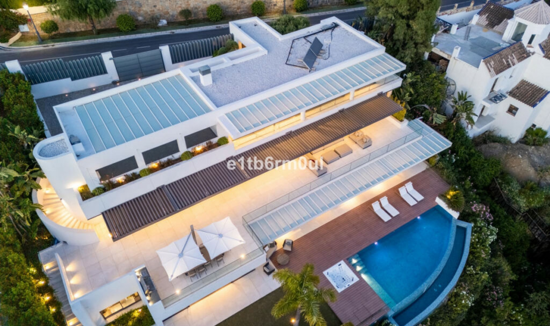 Resale - House -
La Quinta