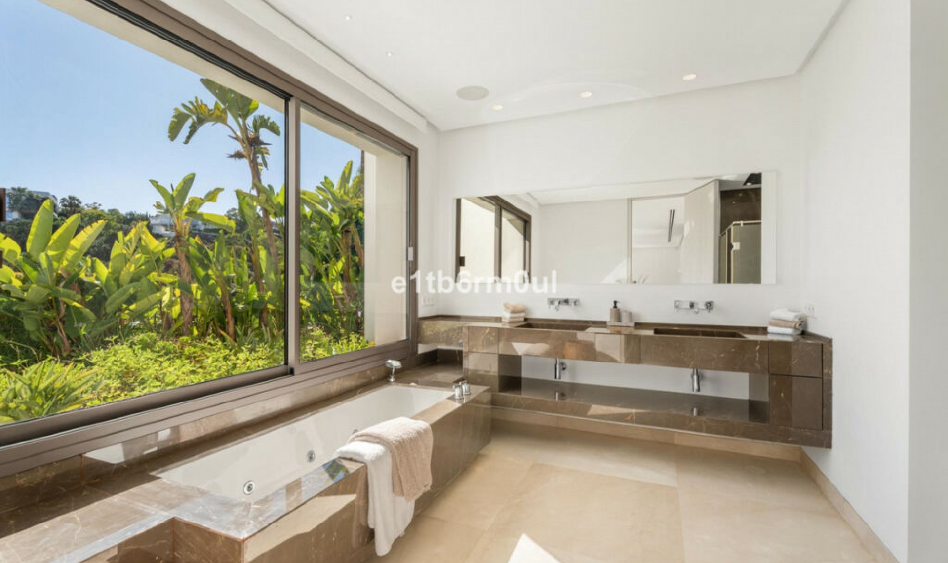 Resale - House -
La Quinta