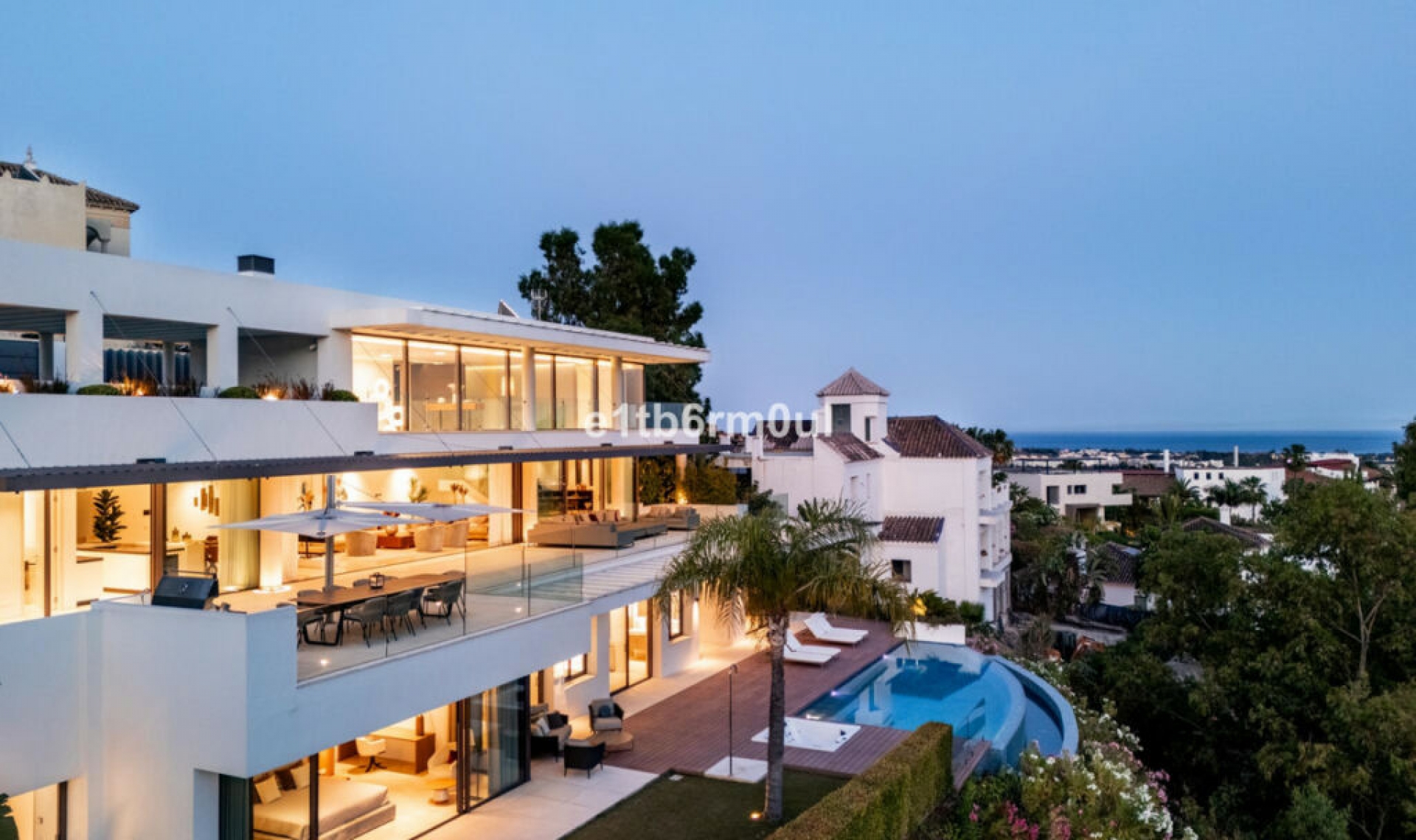 Resale - House -
La Quinta