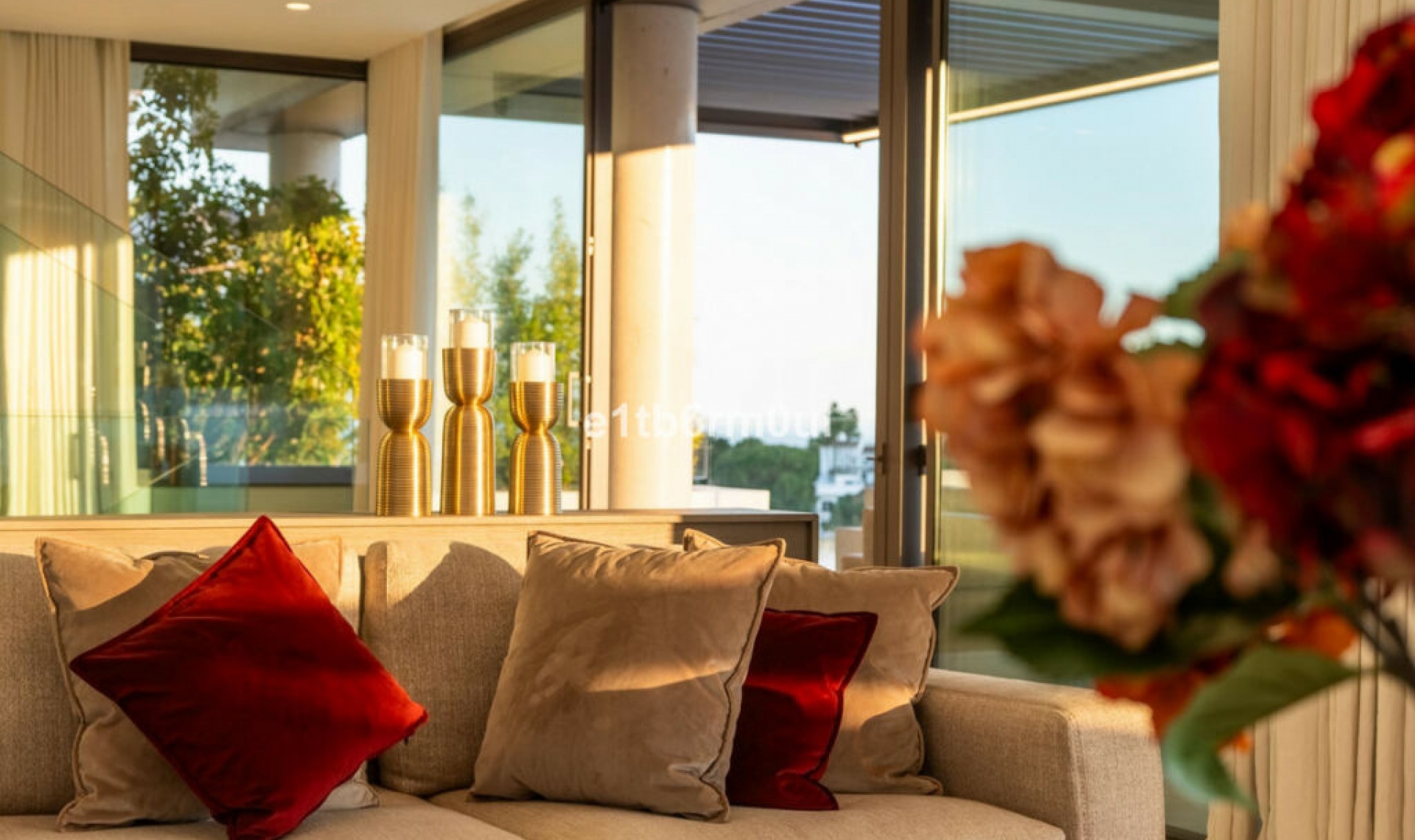 Resale - House -
La Quinta