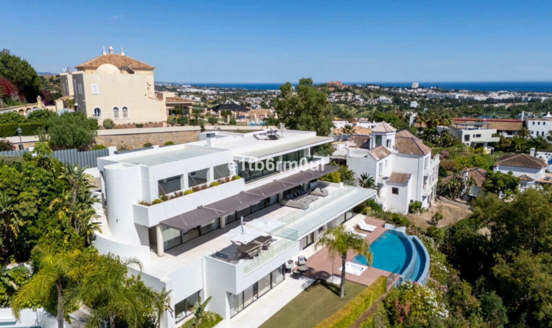 Resale - House -
La Quinta