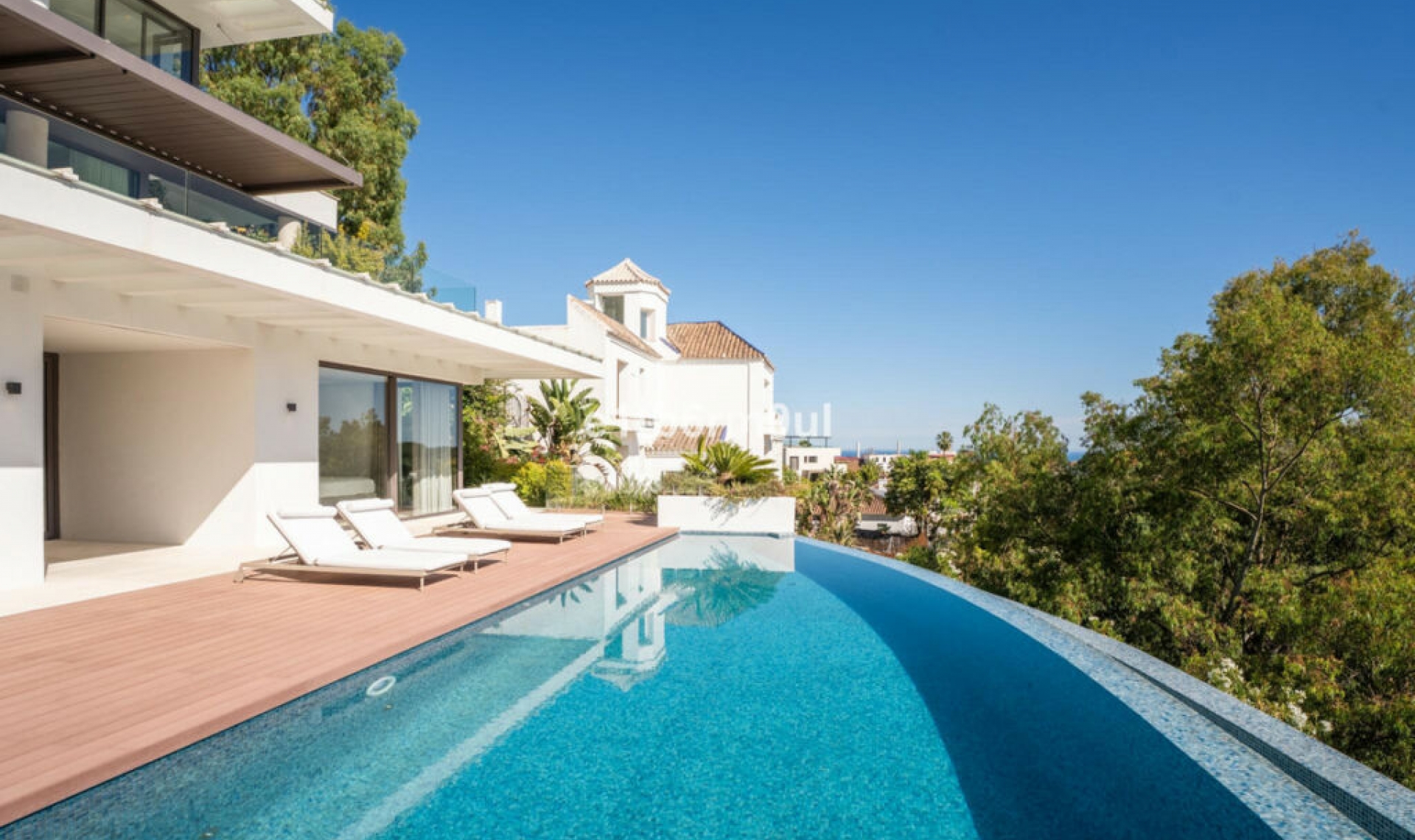 Resale - House -
La Quinta