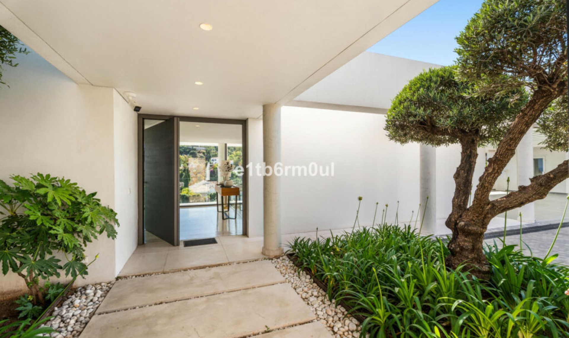 Resale - House -
La Quinta