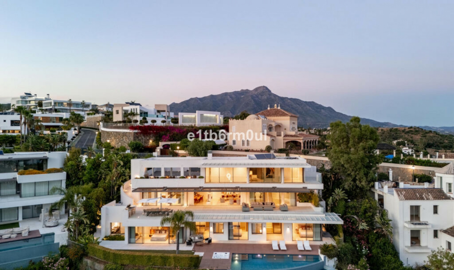 Resale - House -
La Quinta