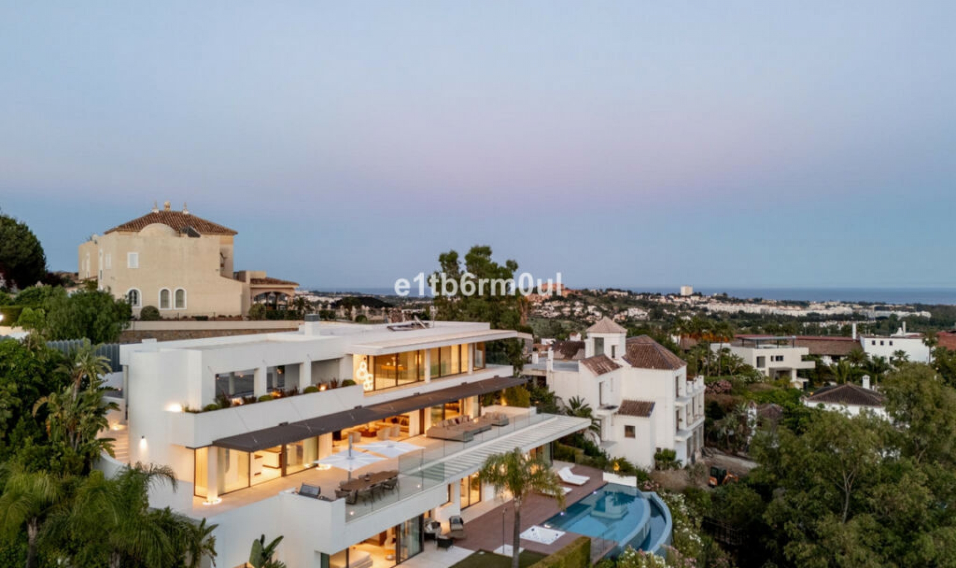 Resale - House -
La Quinta