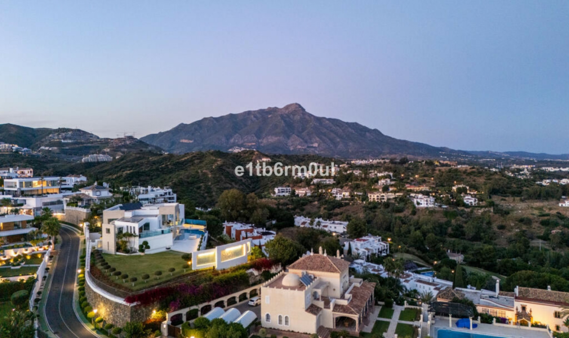 Resale - House -
La Quinta