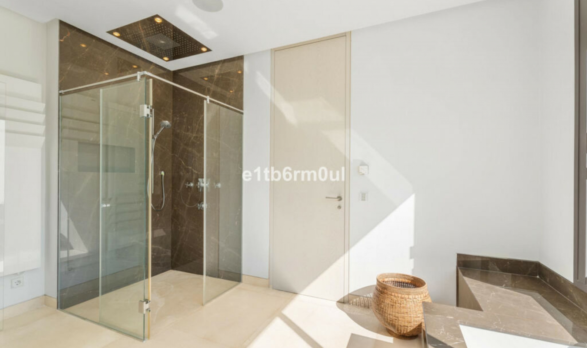 Resale - House -
La Quinta