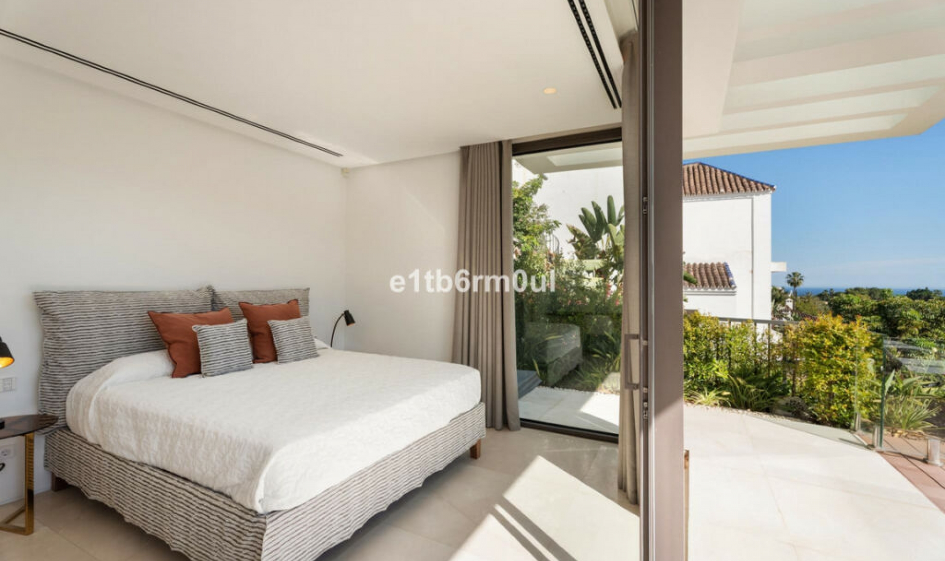 Resale - House -
La Quinta