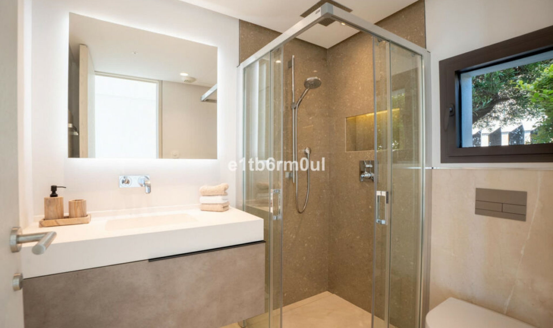 Resale - House -
La Quinta