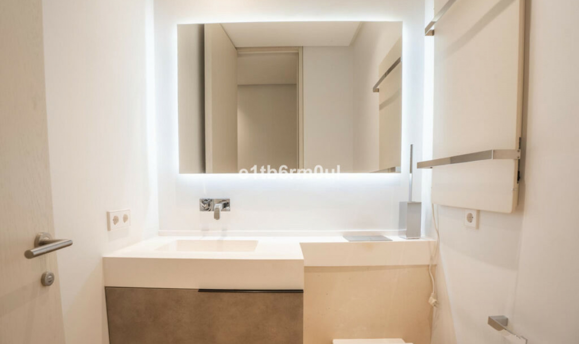 Resale - House -
La Quinta