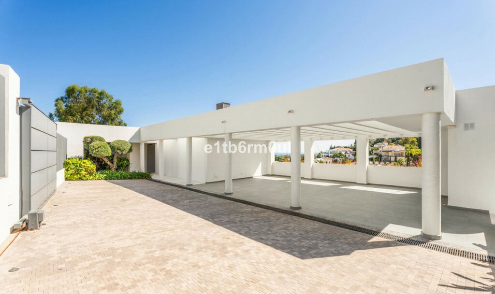 Resale - House -
La Quinta