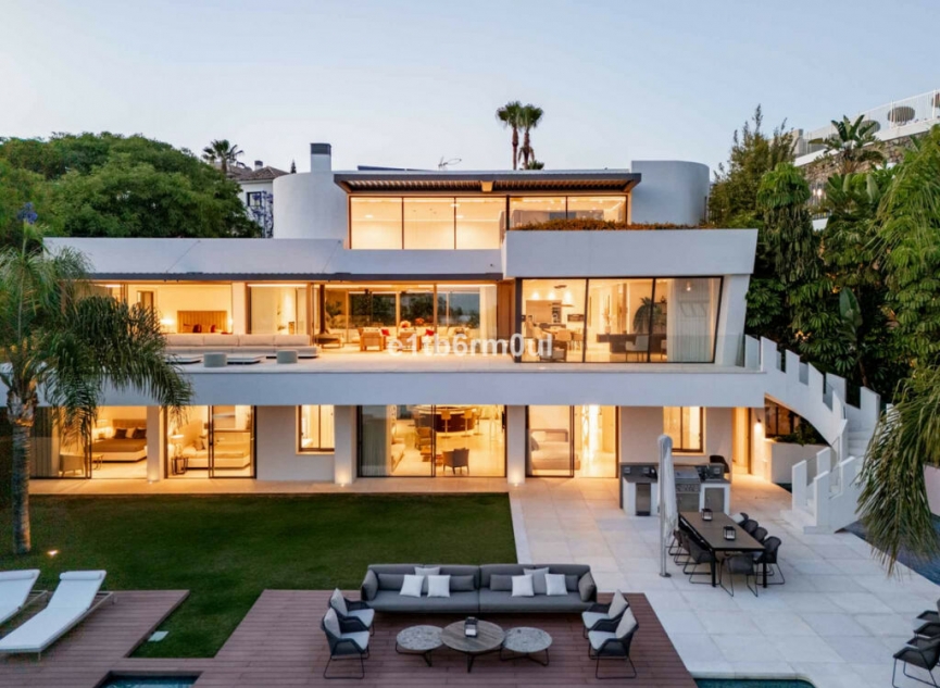 Resale - House -
La Quinta