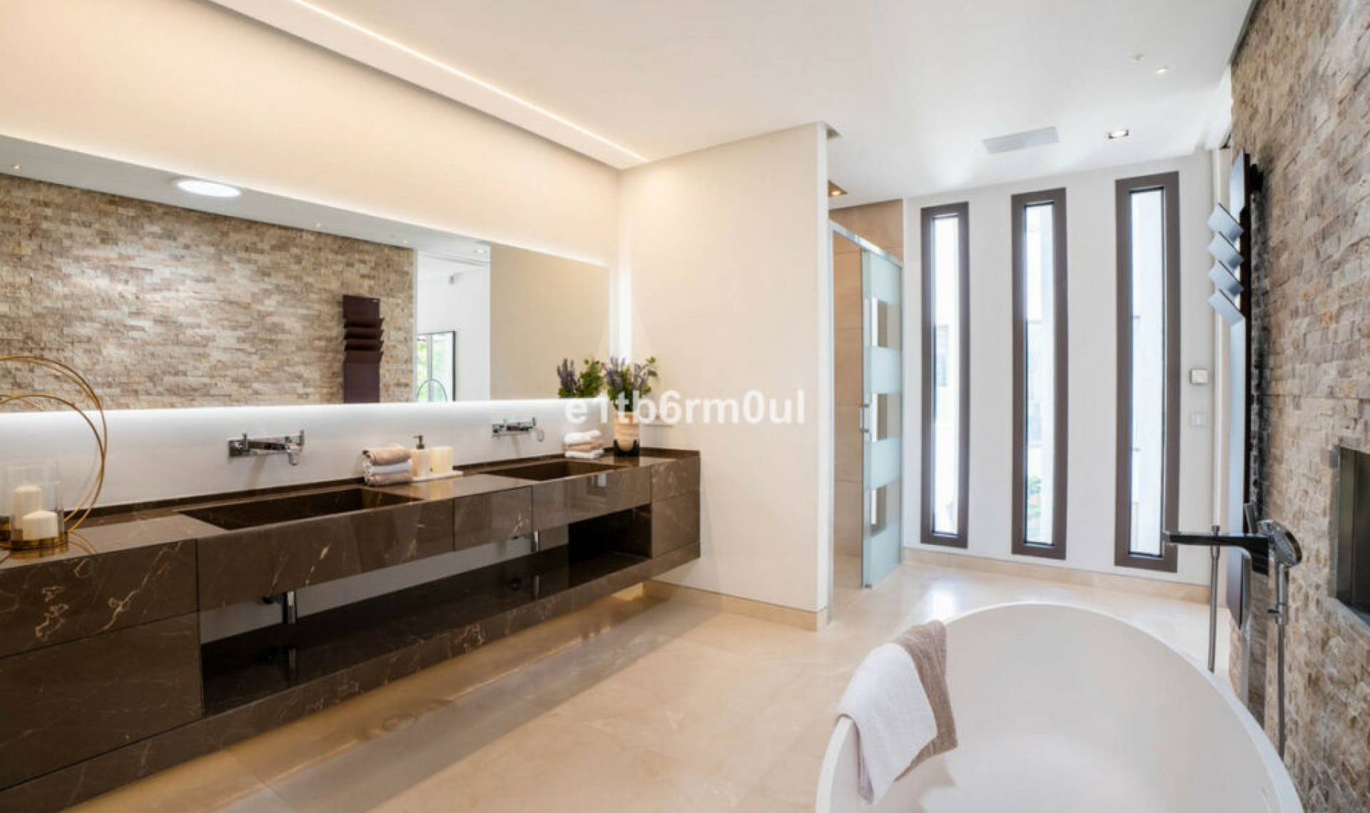 Resale - House -
La Quinta