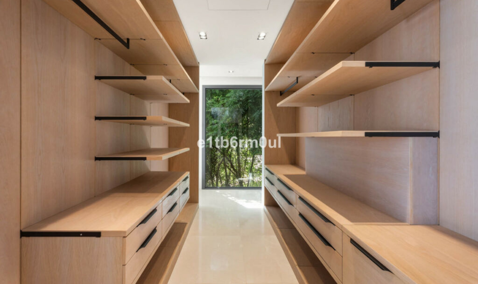 Resale - House -
La Quinta