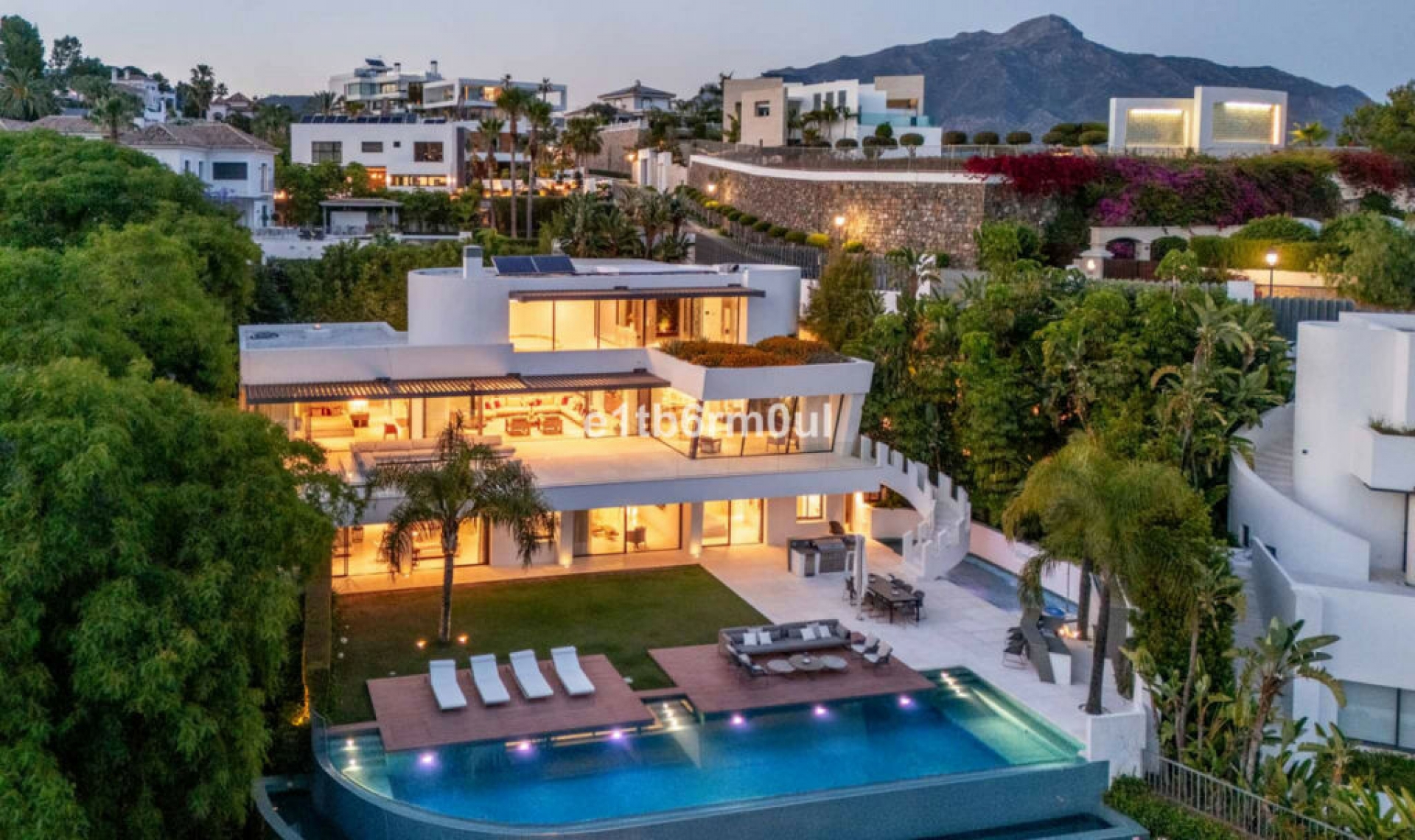 Resale - House -
La Quinta