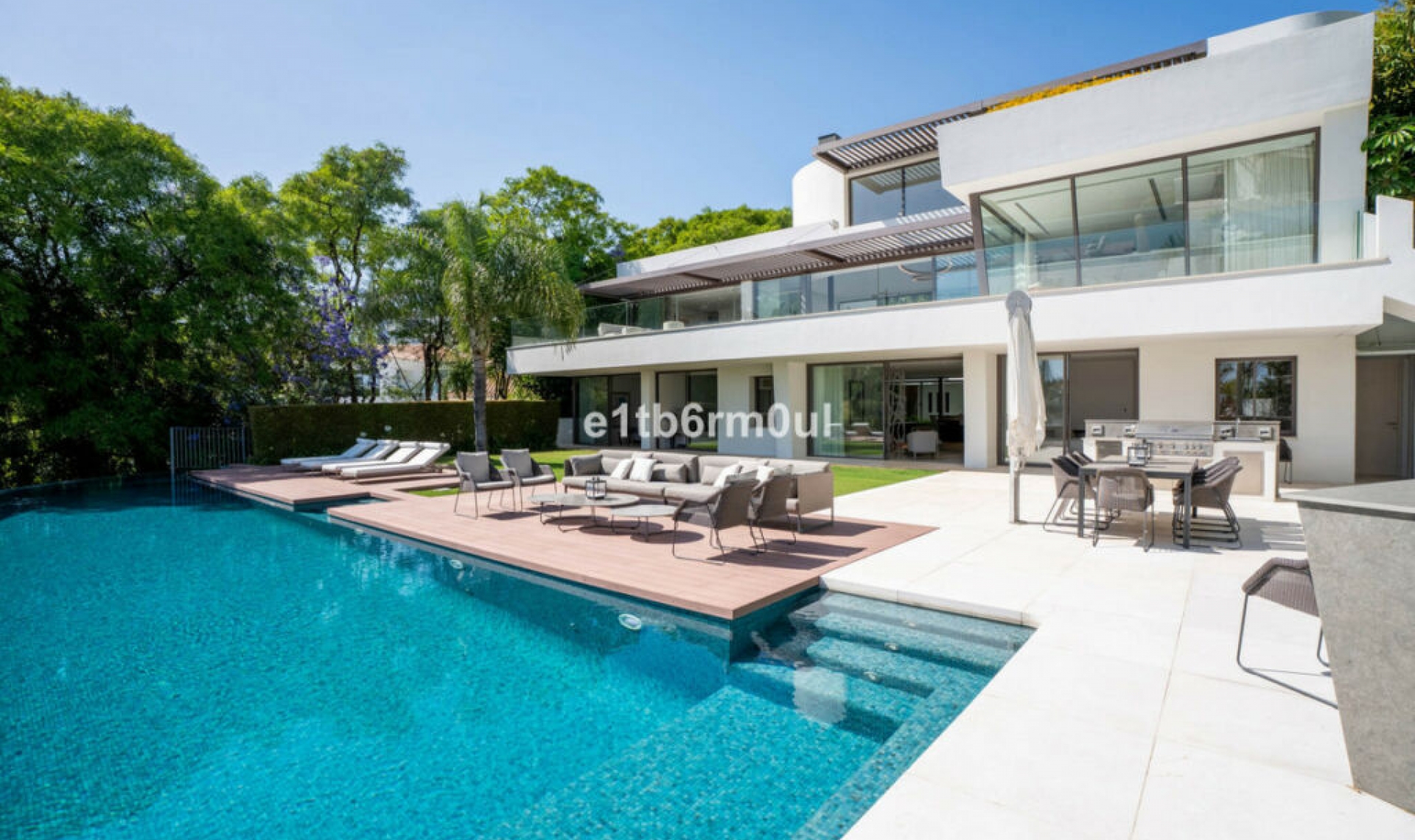 Resale - House -
La Quinta