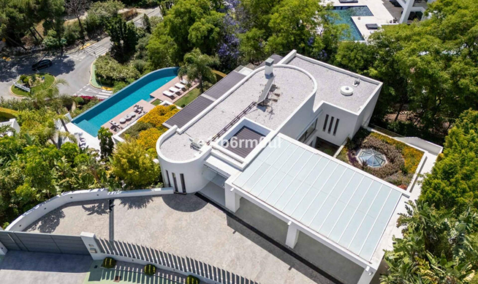 Resale - House -
La Quinta