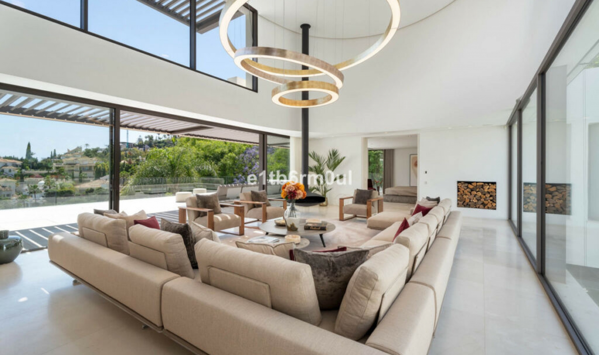 Resale - House -
La Quinta