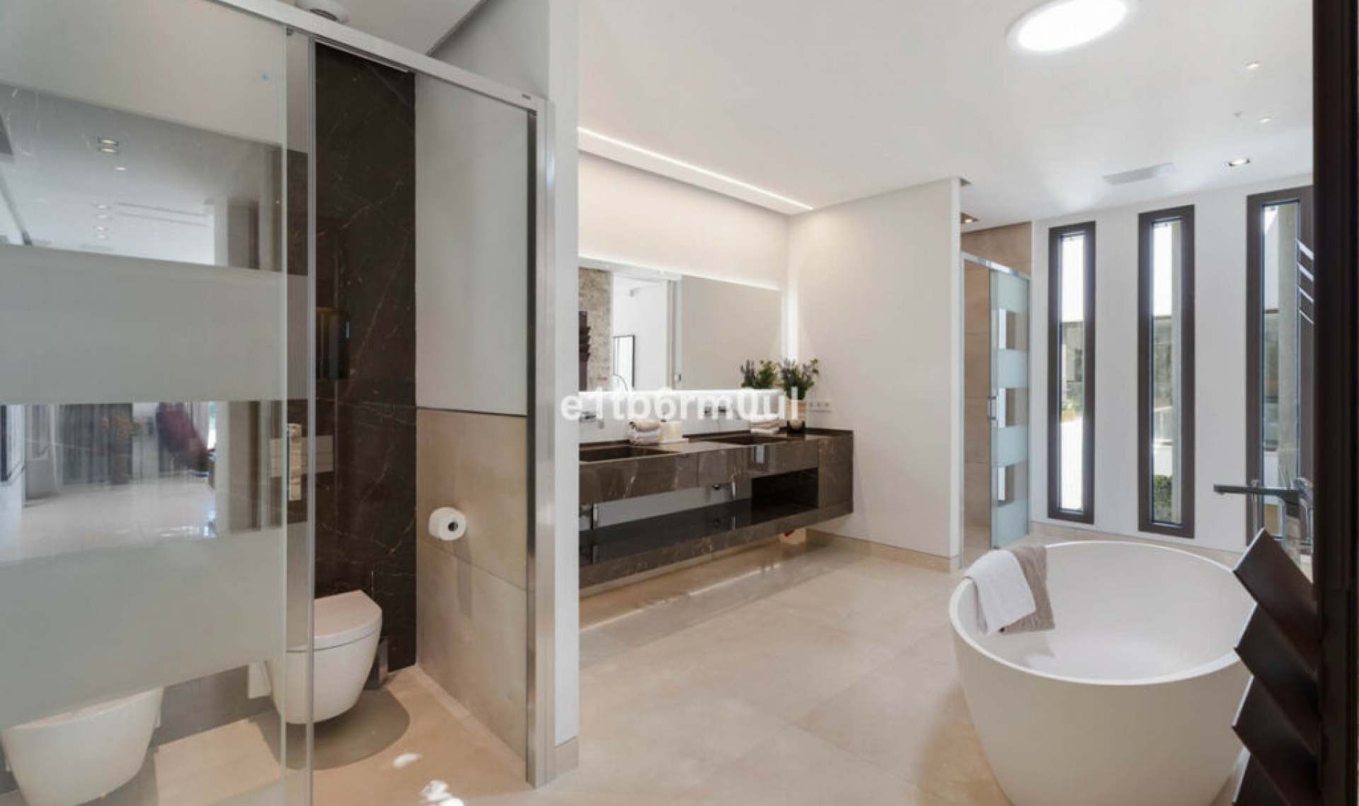 Resale - House -
La Quinta