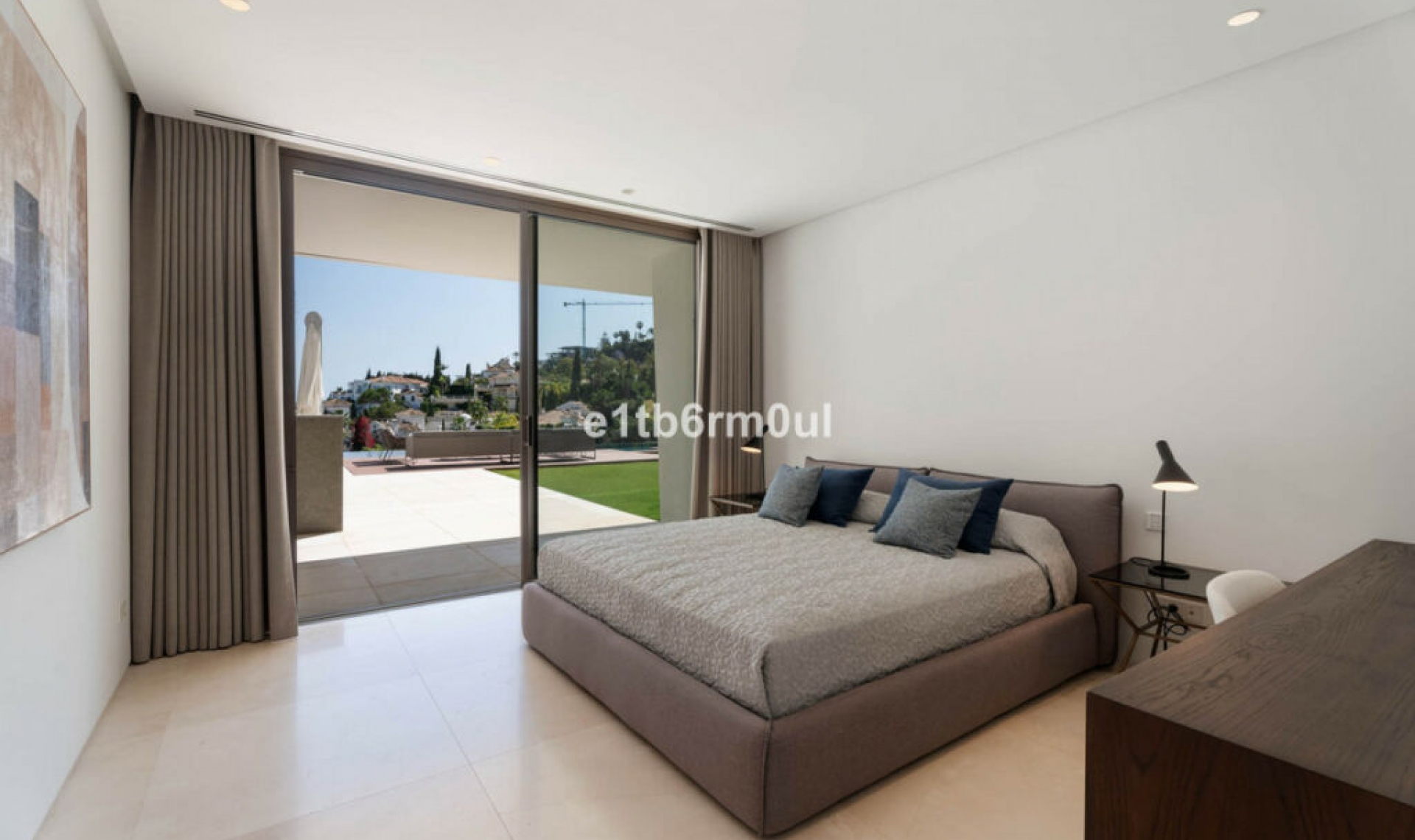 Resale - House -
La Quinta