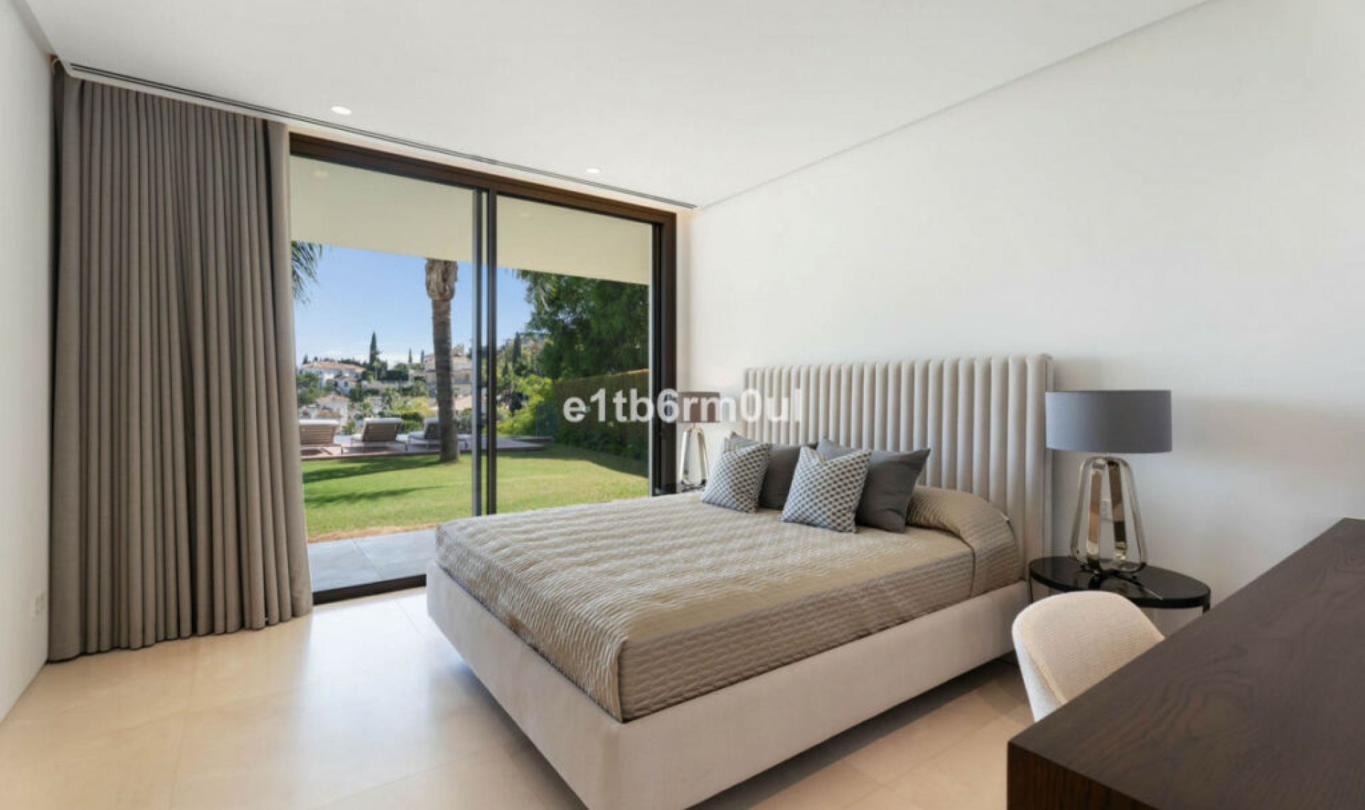 Resale - House -
La Quinta