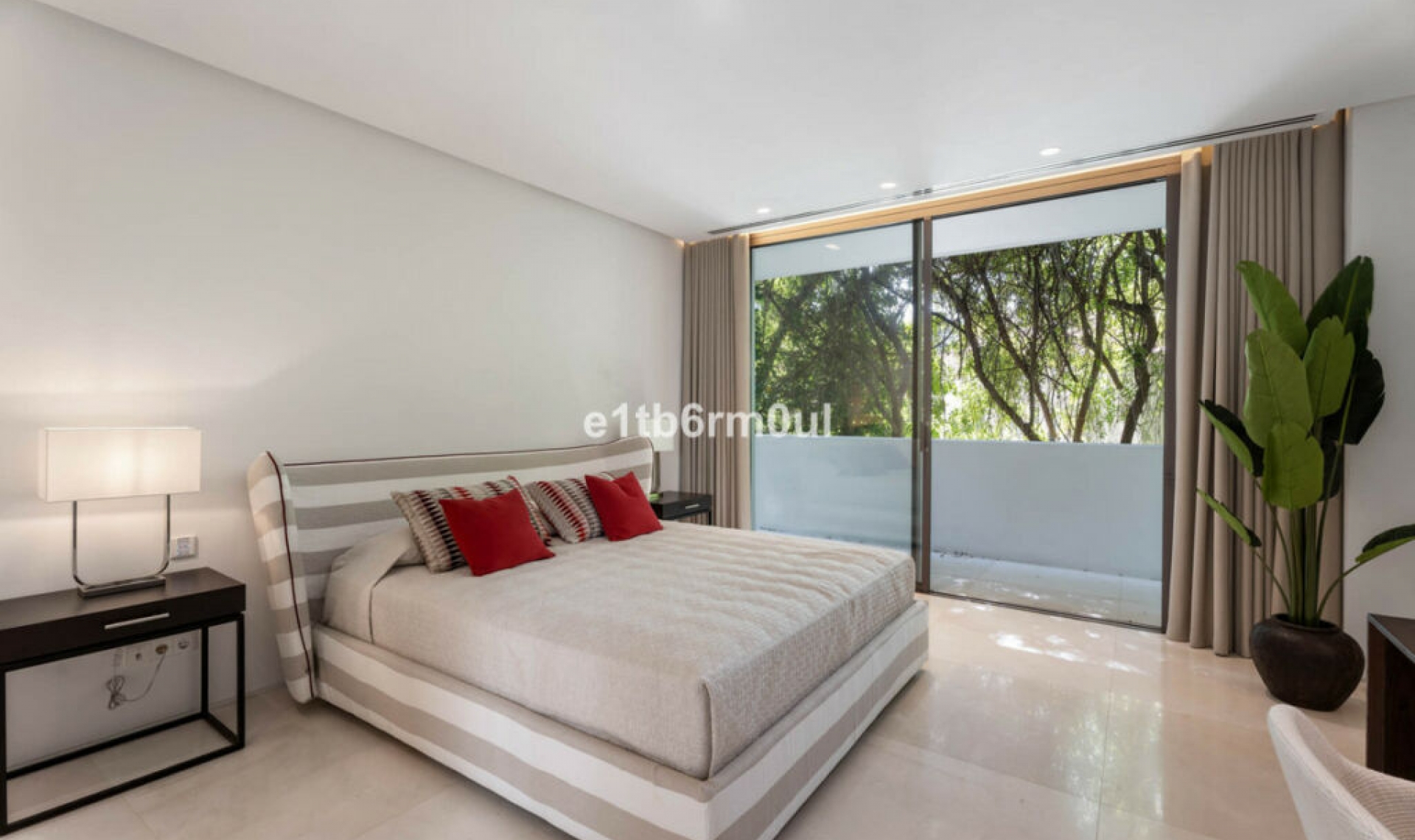 Resale - House -
La Quinta