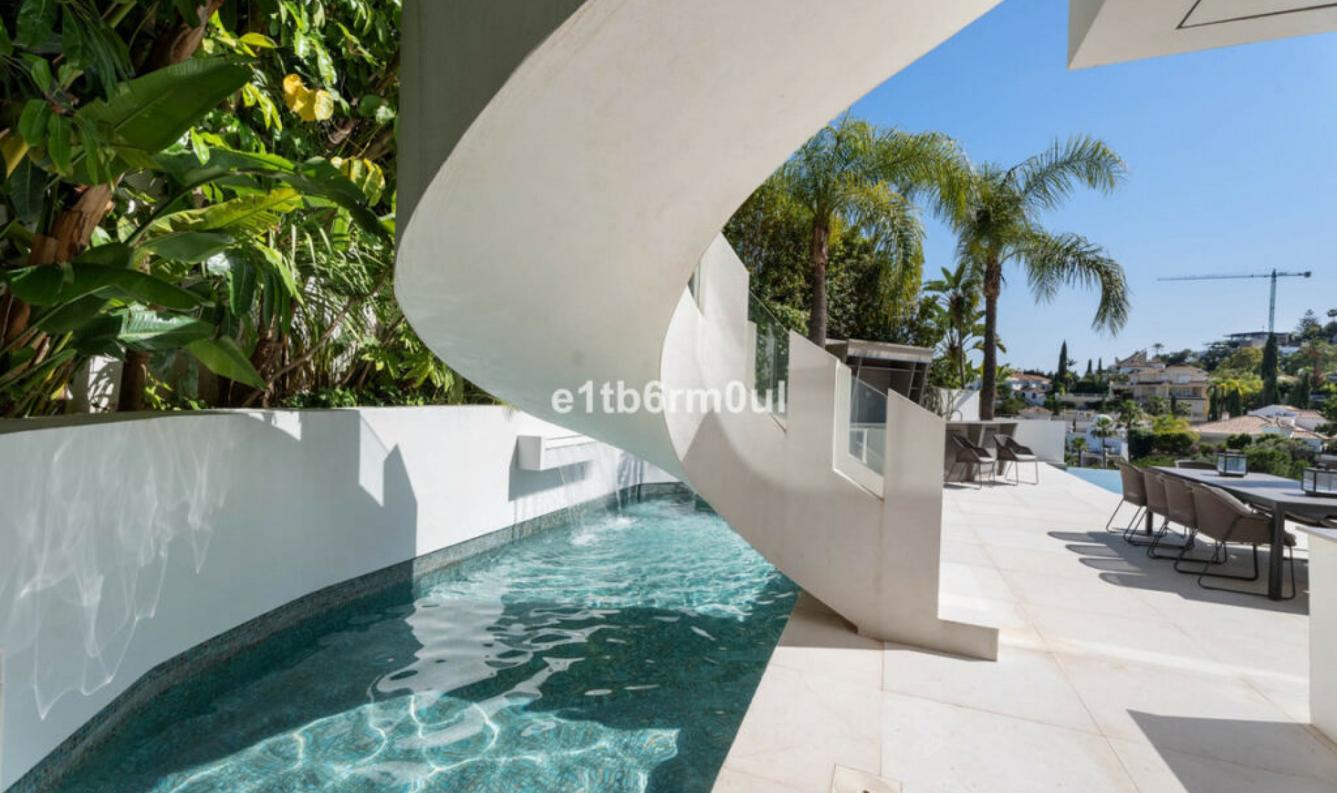 Resale - House -
La Quinta