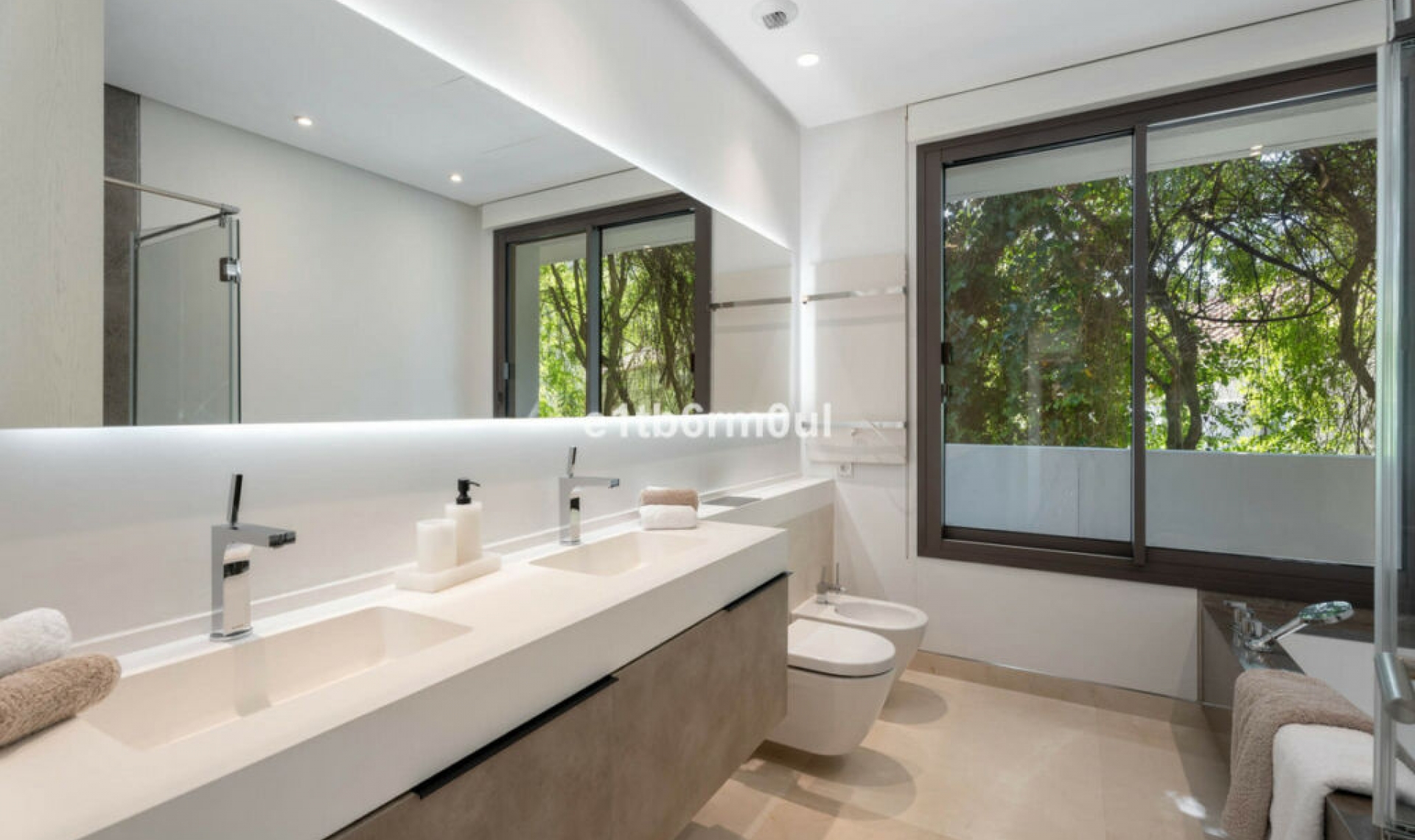 Resale - House -
La Quinta