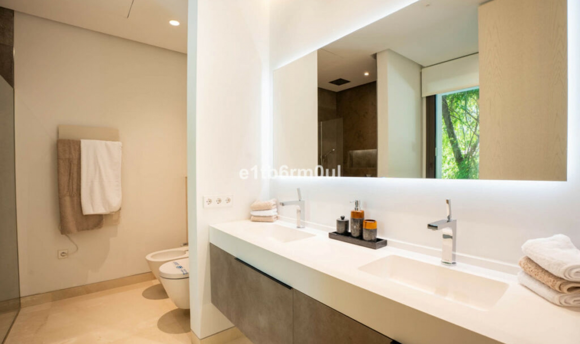 Resale - House -
La Quinta