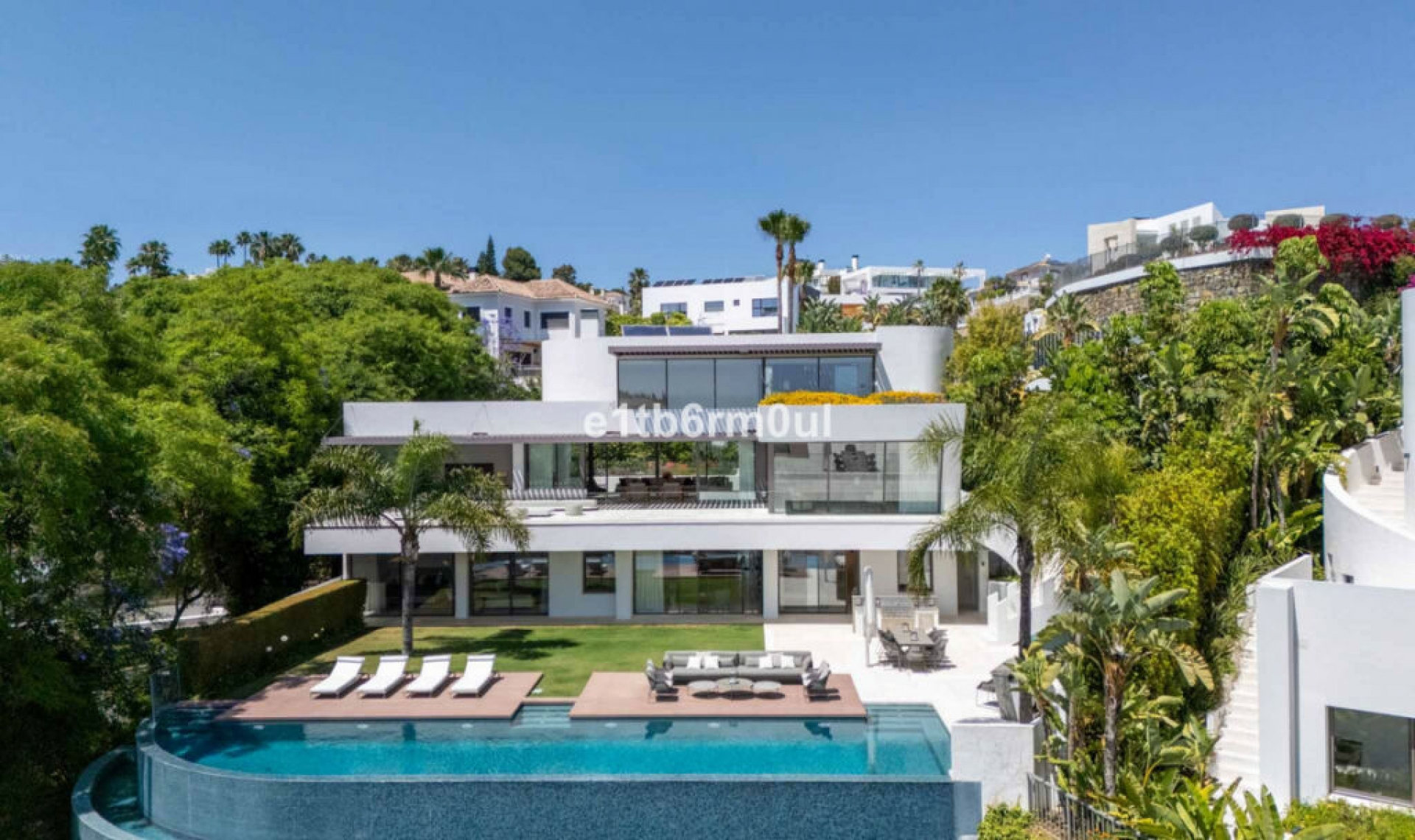 Resale - House -
La Quinta