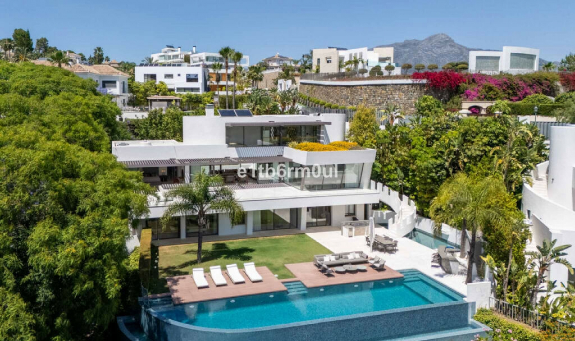 Resale - House -
La Quinta