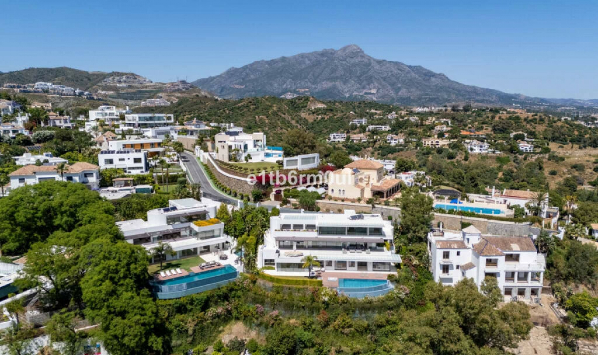 Resale - House -
La Quinta