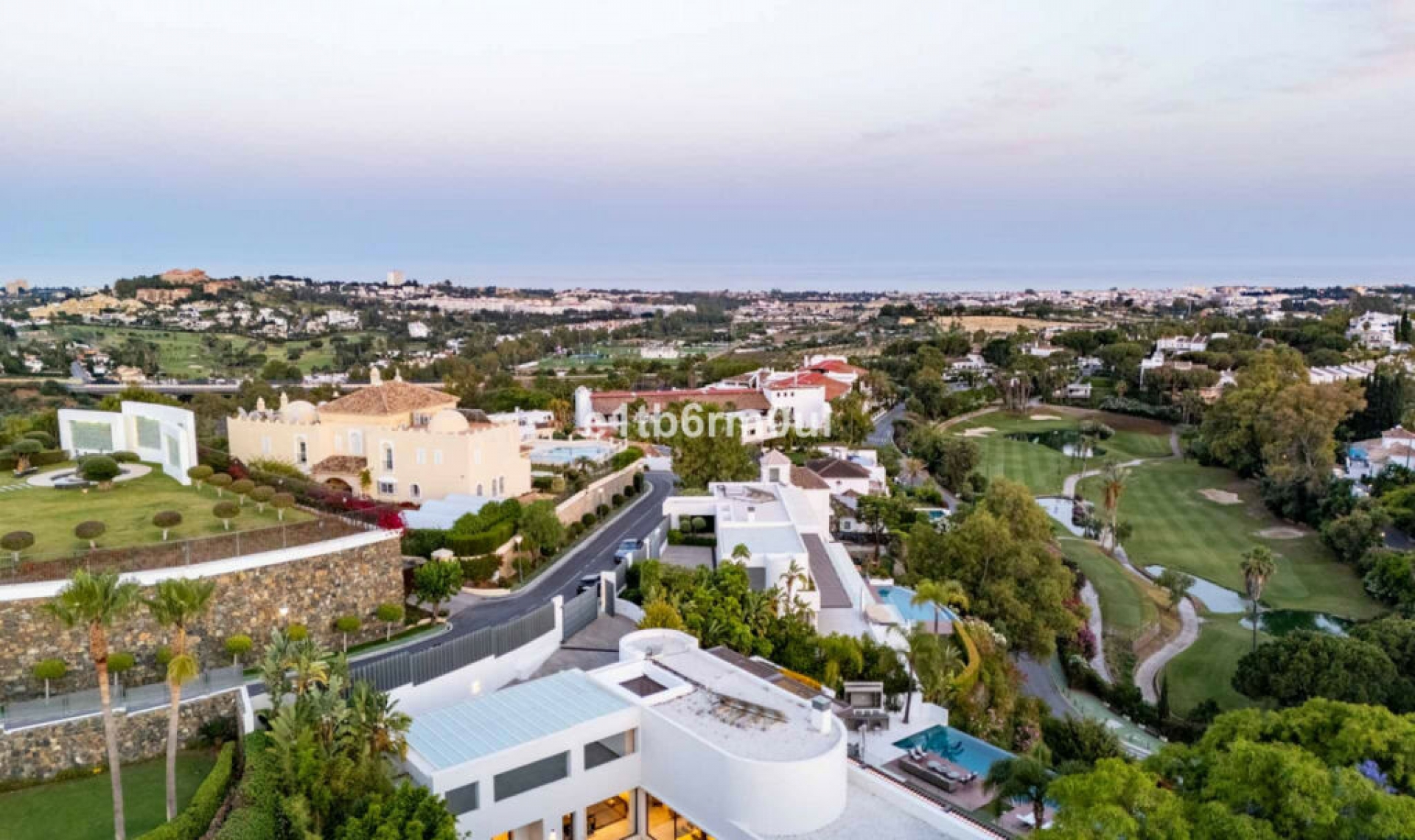 Resale - House -
La Quinta