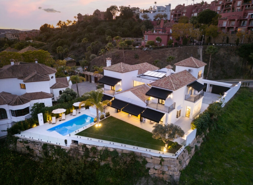 Resale - House -
La Quinta