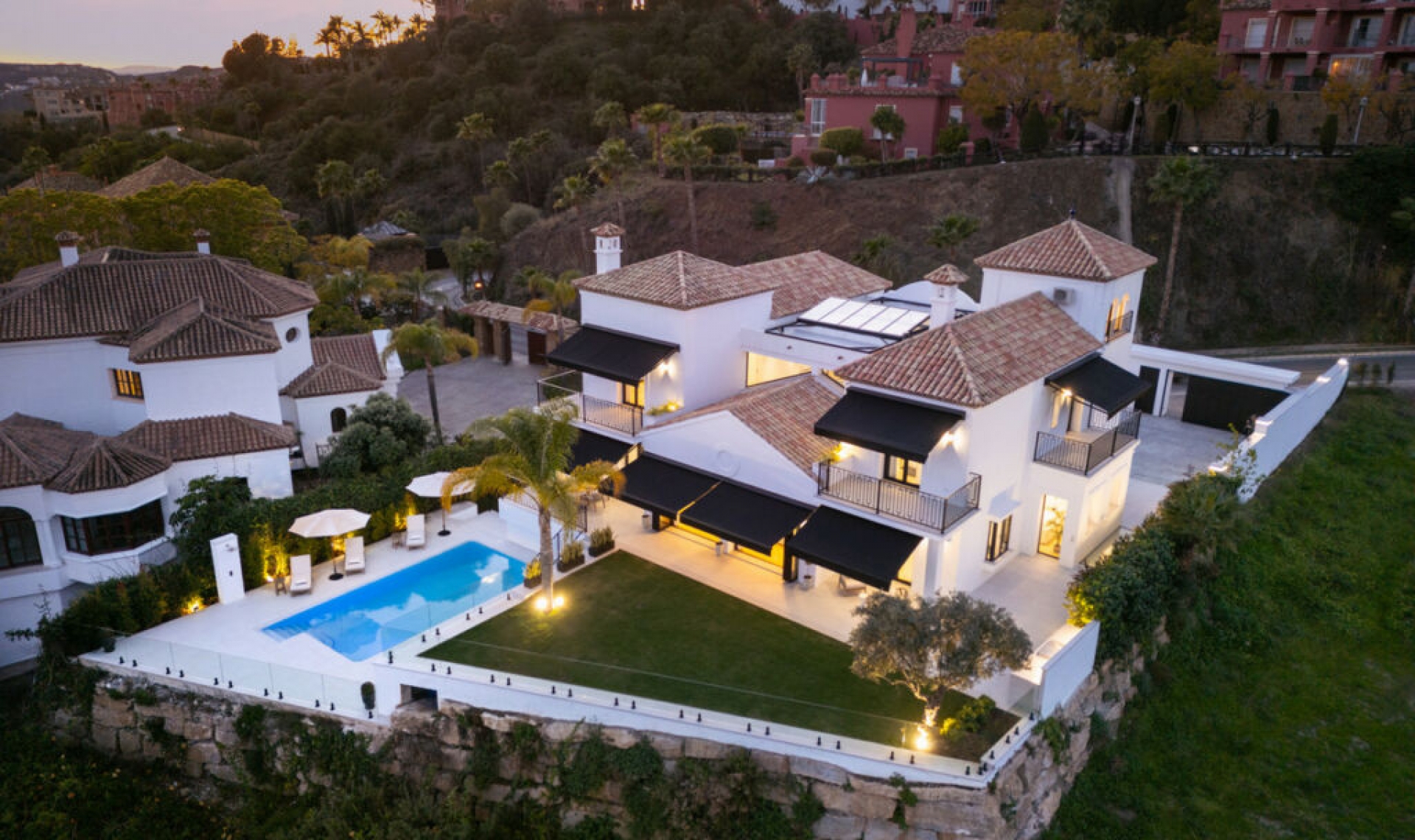 Resale - House -
La Quinta