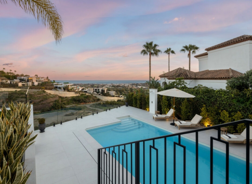 Resale - House -
La Quinta