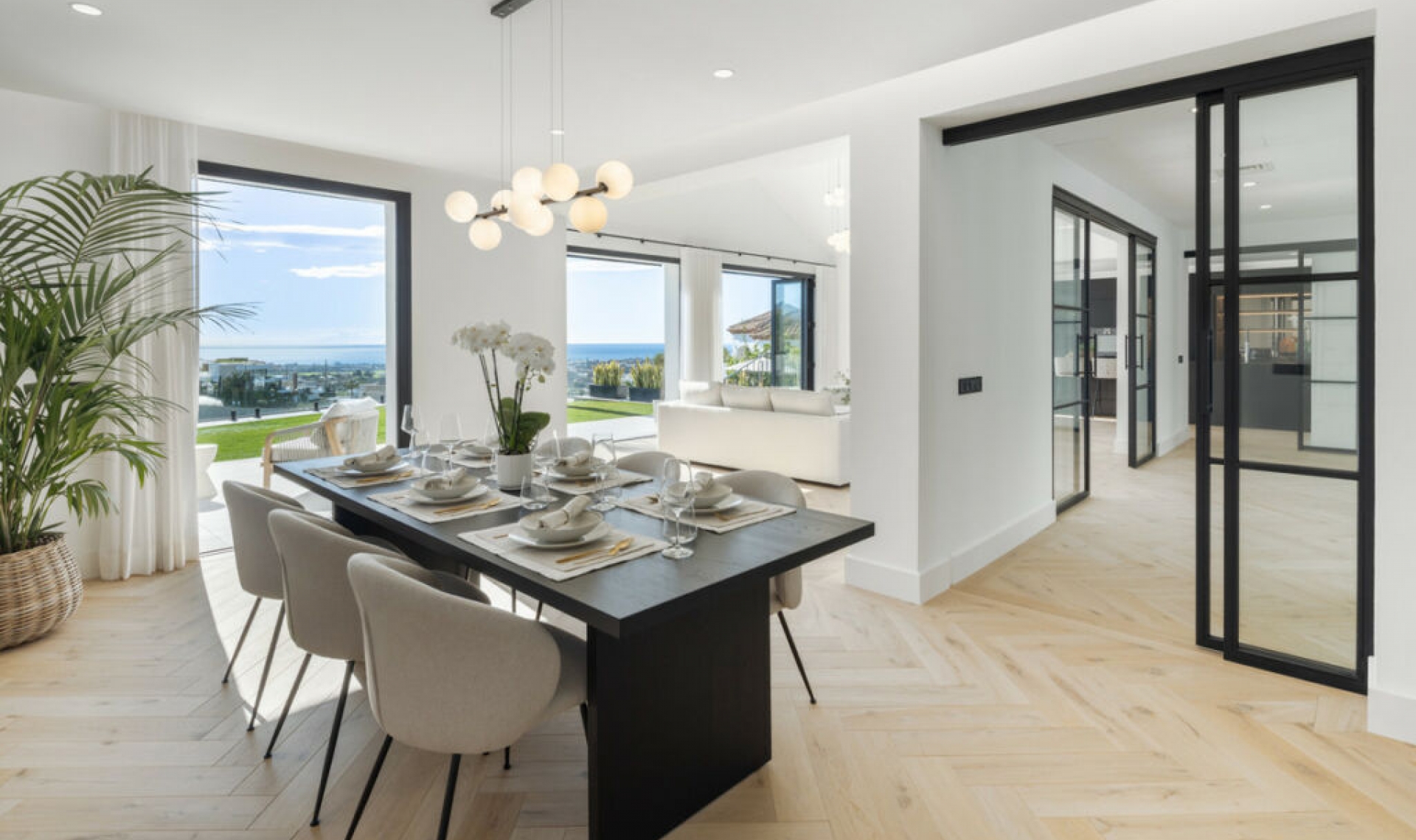 Resale - House -
La Quinta