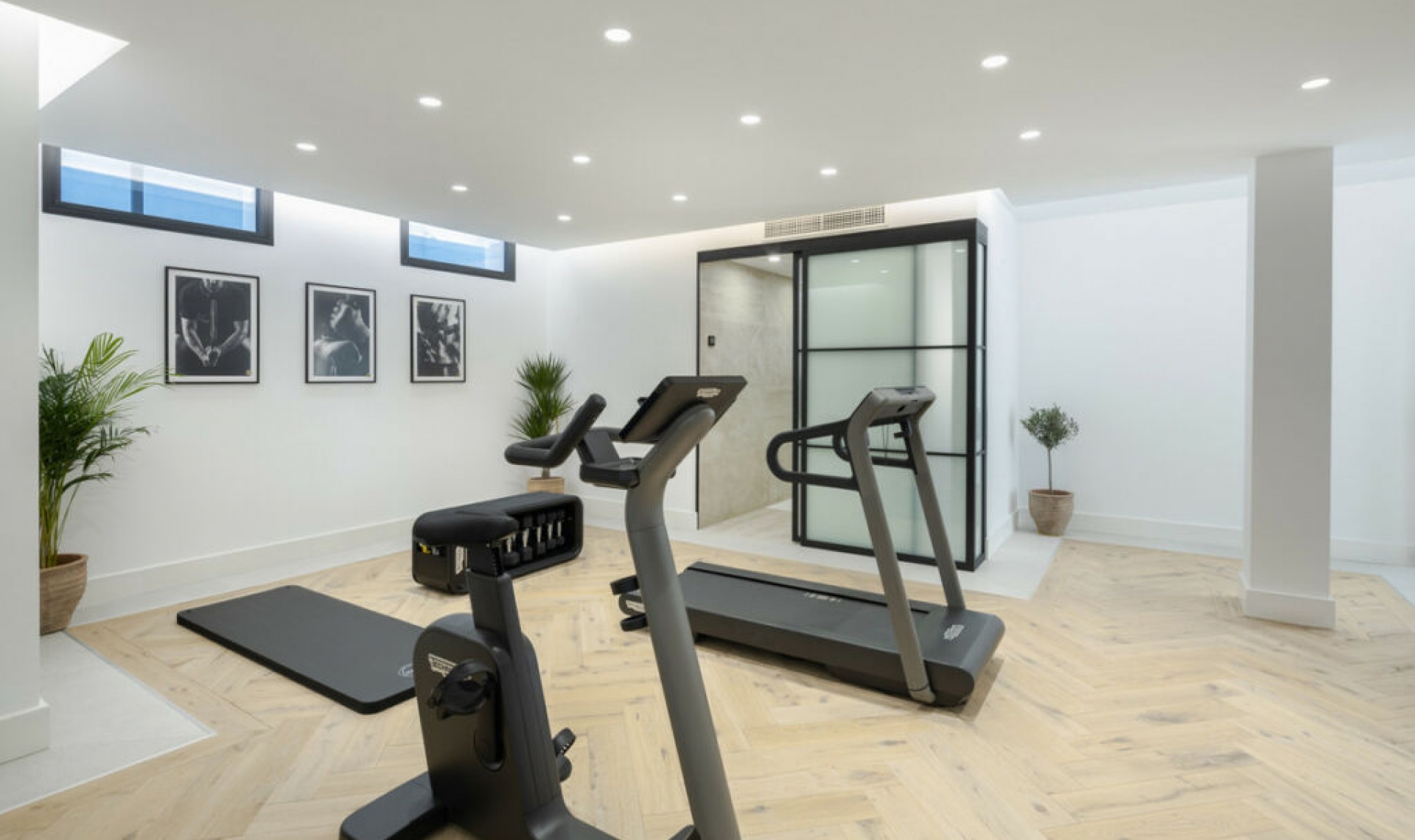 Resale - House -
La Quinta