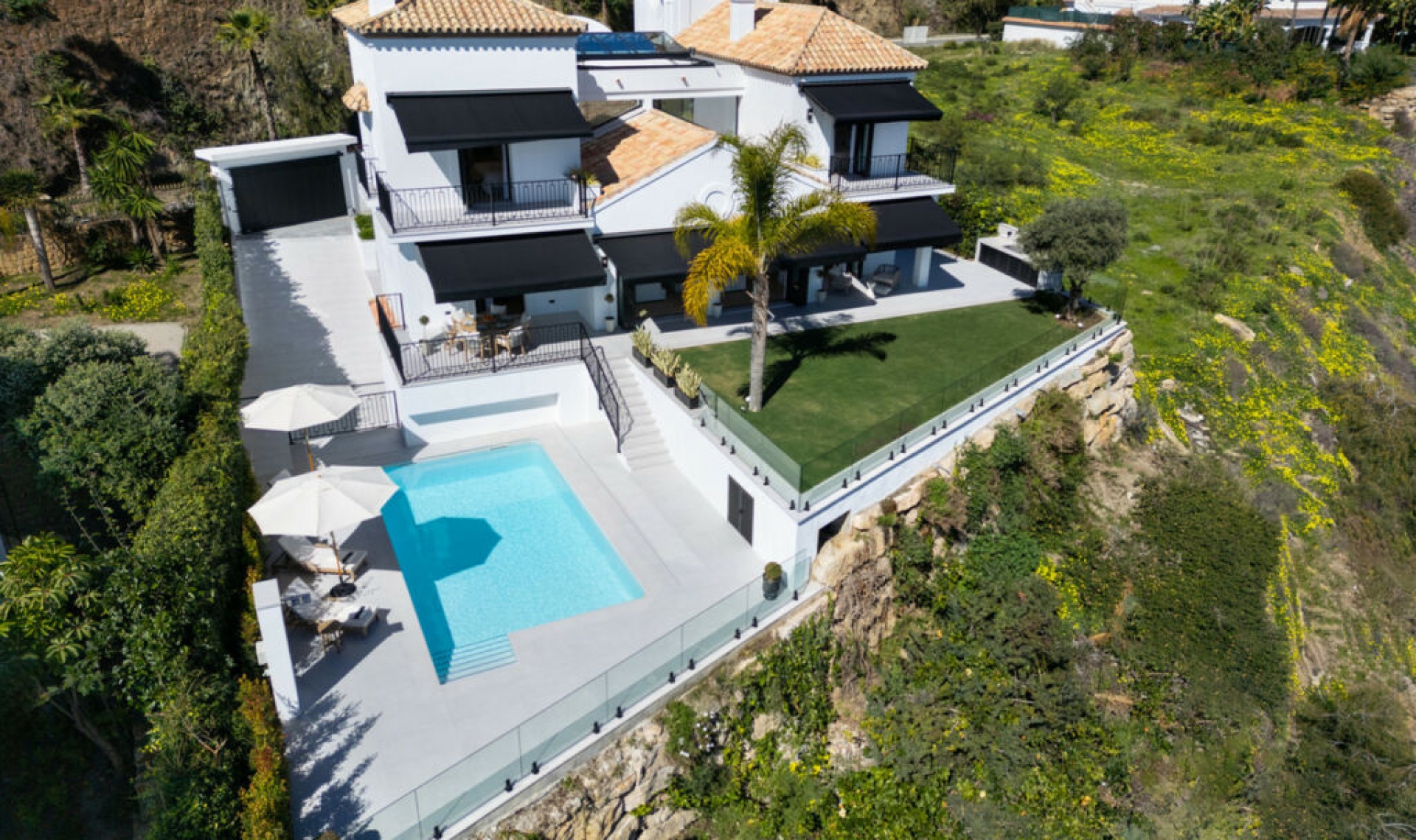 Resale - House -
La Quinta