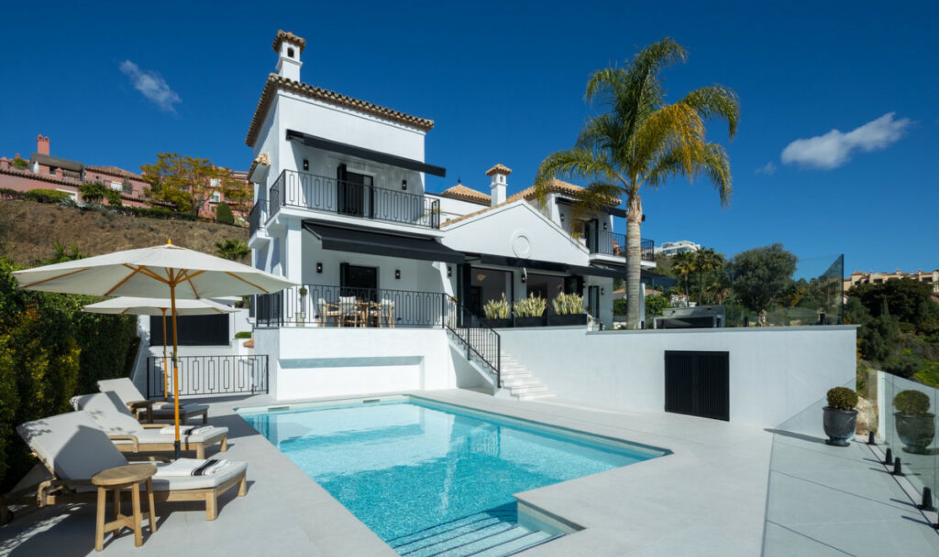 Resale - House -
La Quinta