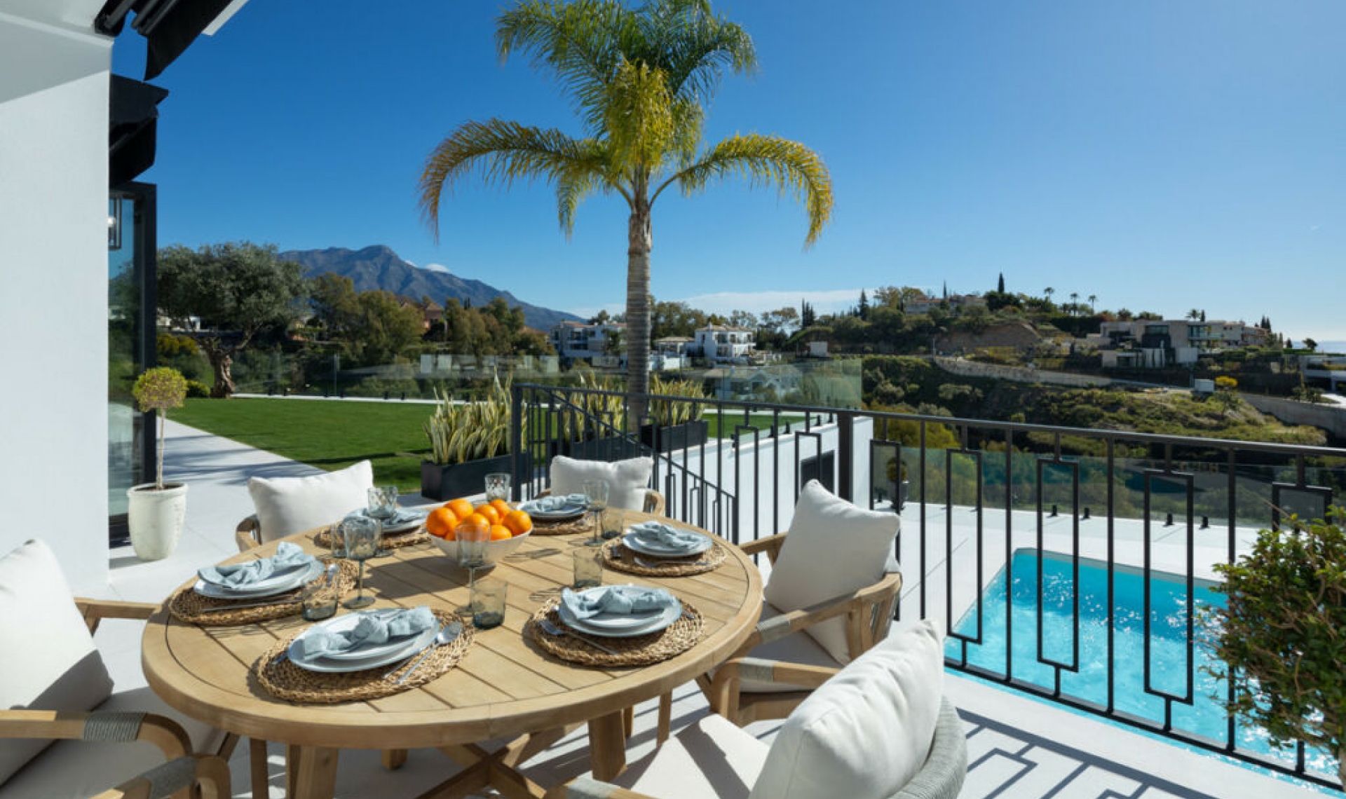 Resale - House -
La Quinta