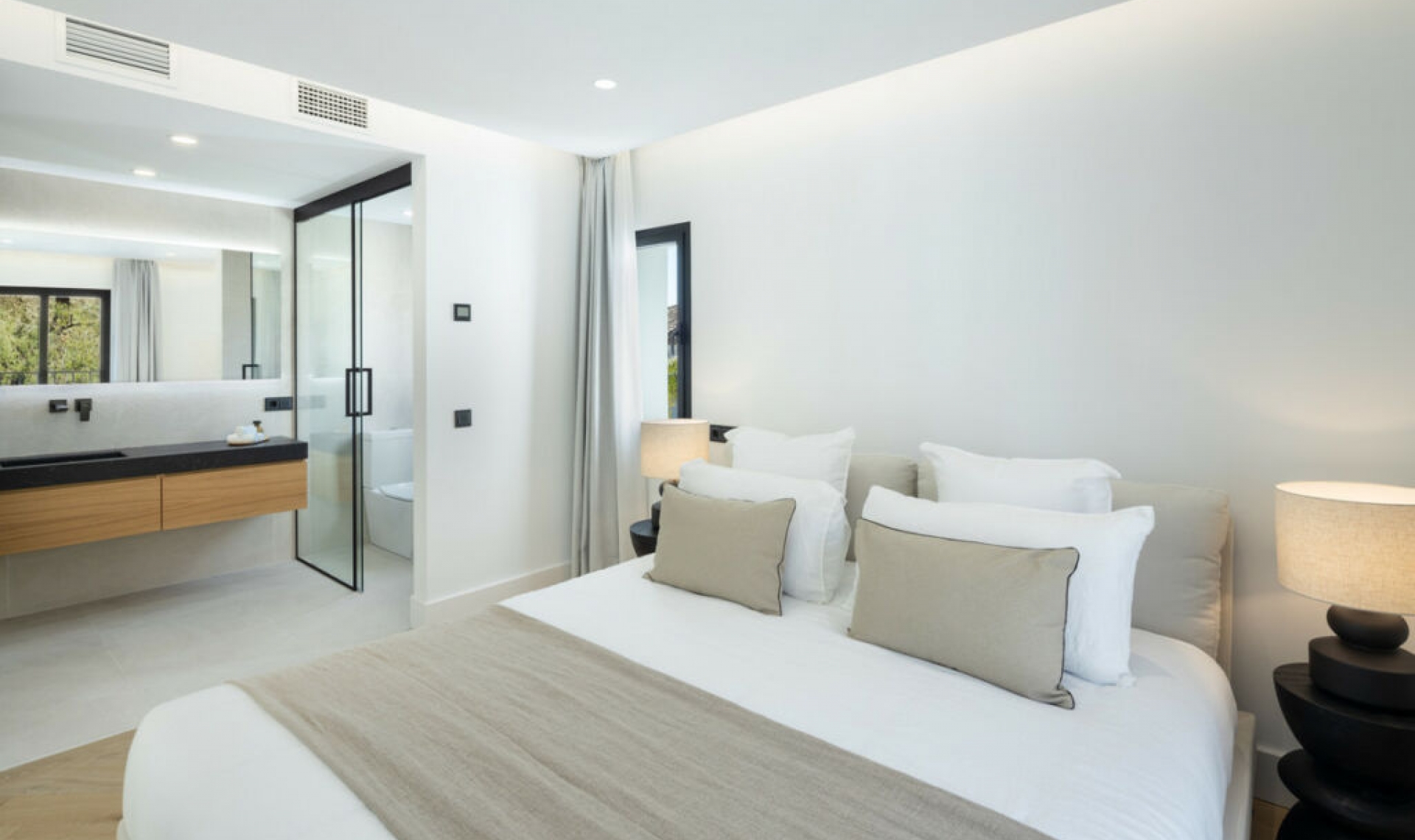 Resale - House -
La Quinta