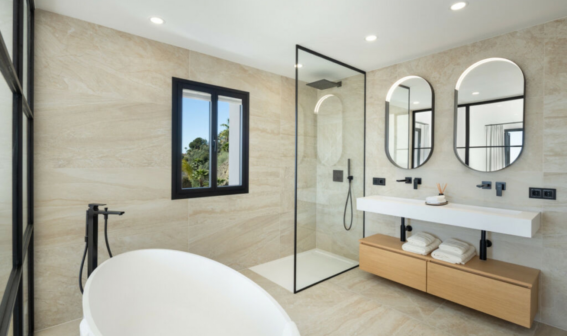 Resale - House -
La Quinta