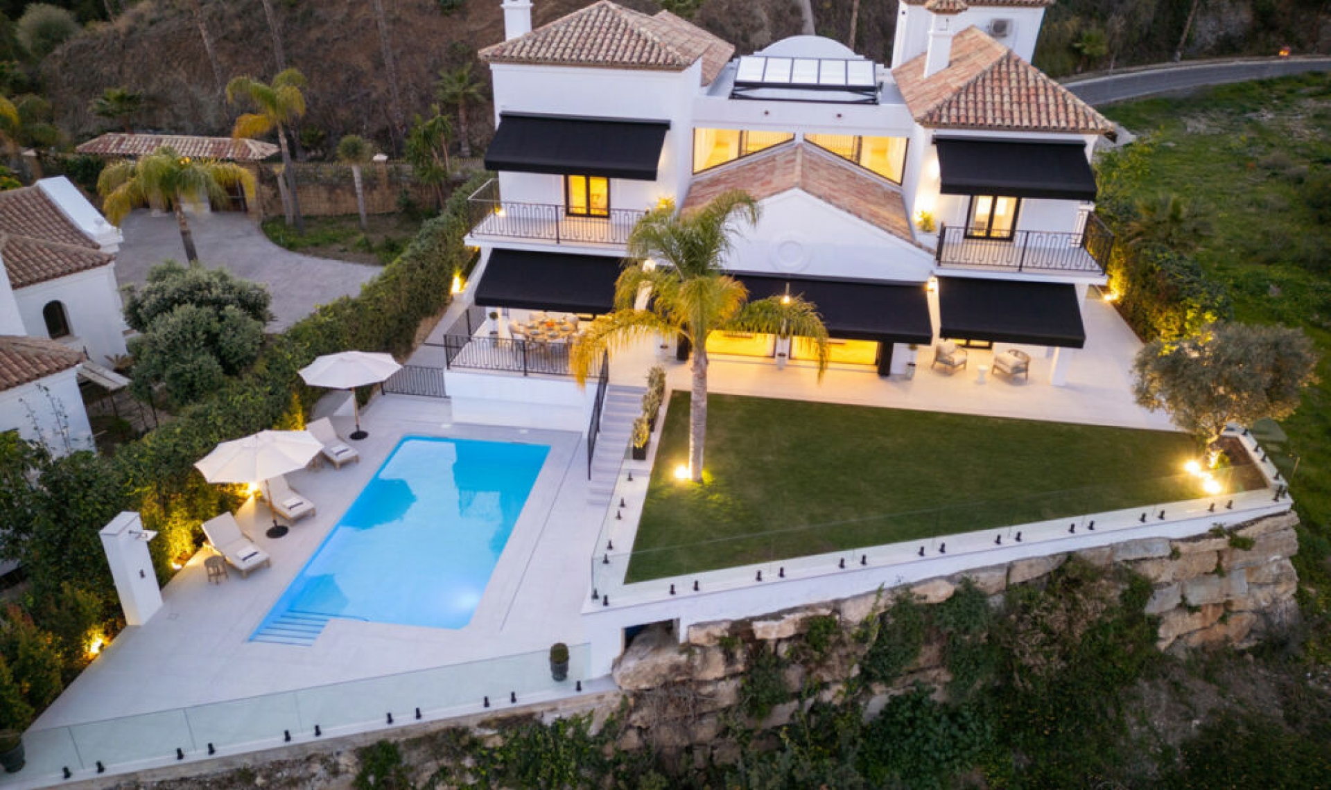 Resale - House -
La Quinta