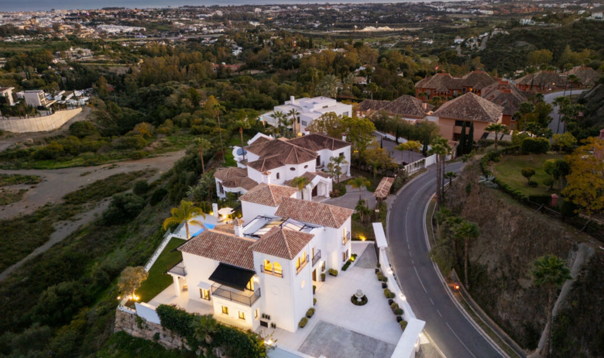 Resale - House -
La Quinta