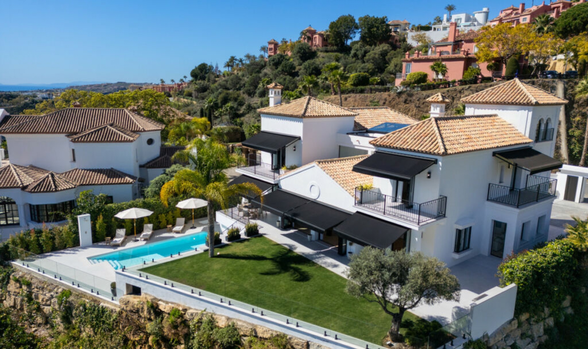 Resale - House -
La Quinta