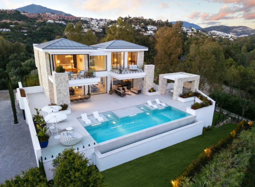 Resale - House -
La Quinta