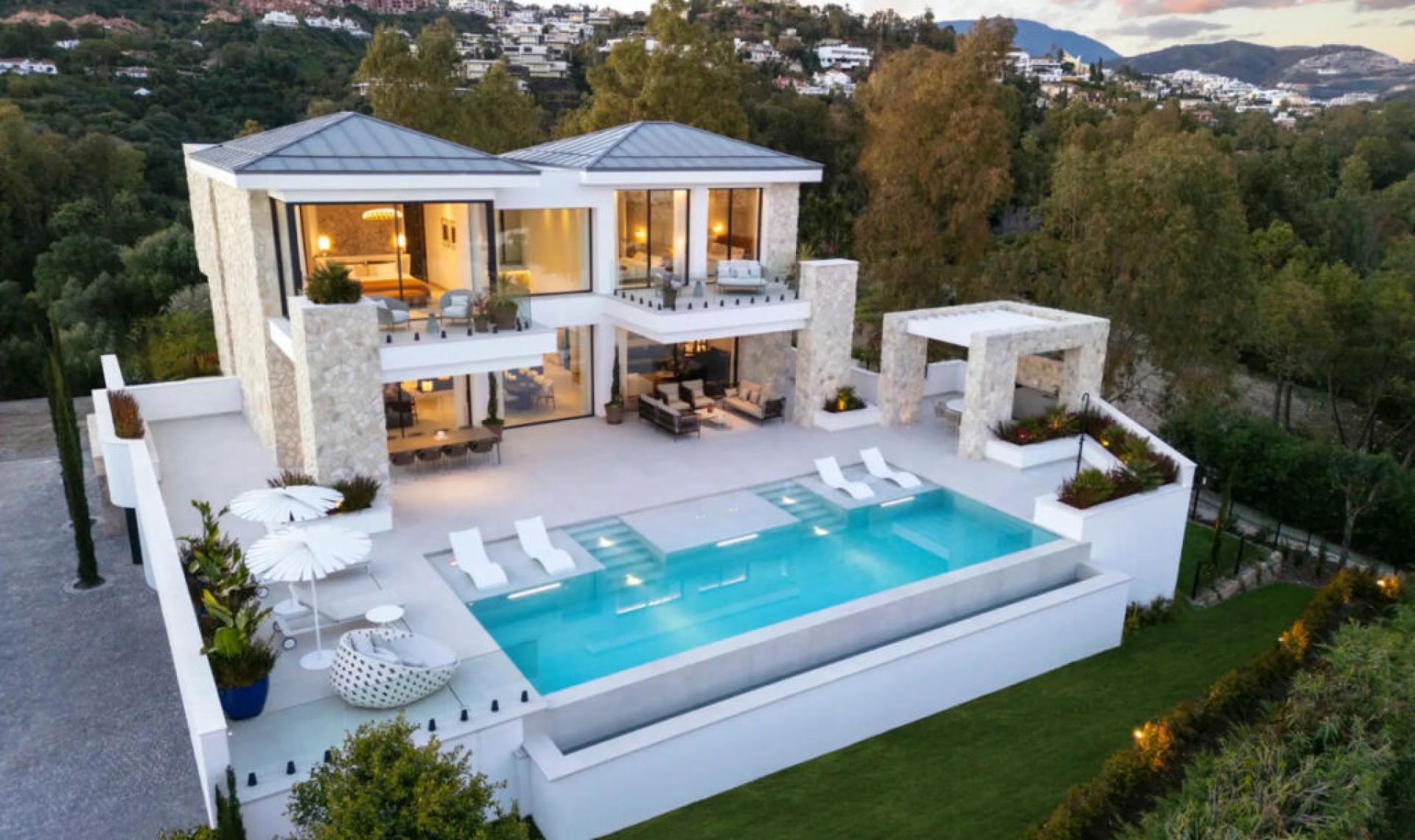 Resale - House -
La Quinta