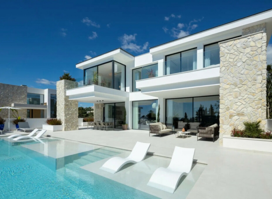 Resale - House -
La Quinta
